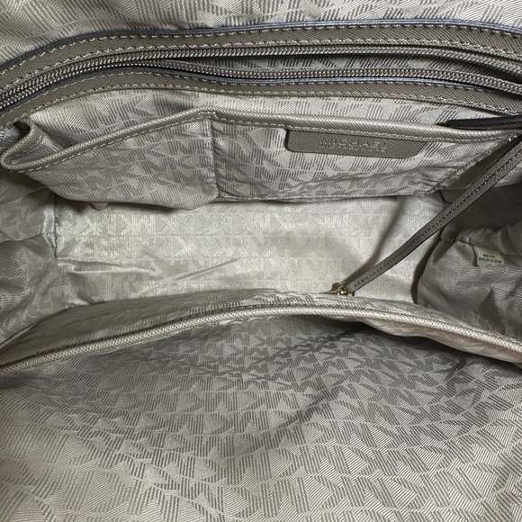 Michael Kors Beige Tote Bag pre owned Exellent condition - Picture 8 of 8